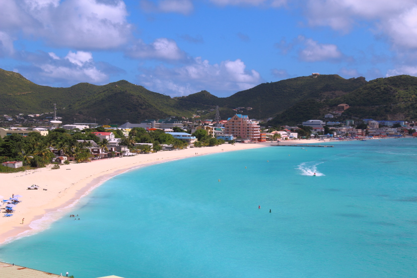 Gobsmackingly beautiful beaches are all part of the ultimate luxury vacation on St. Martin... photo by CC user Clavius66 on wikimedia
