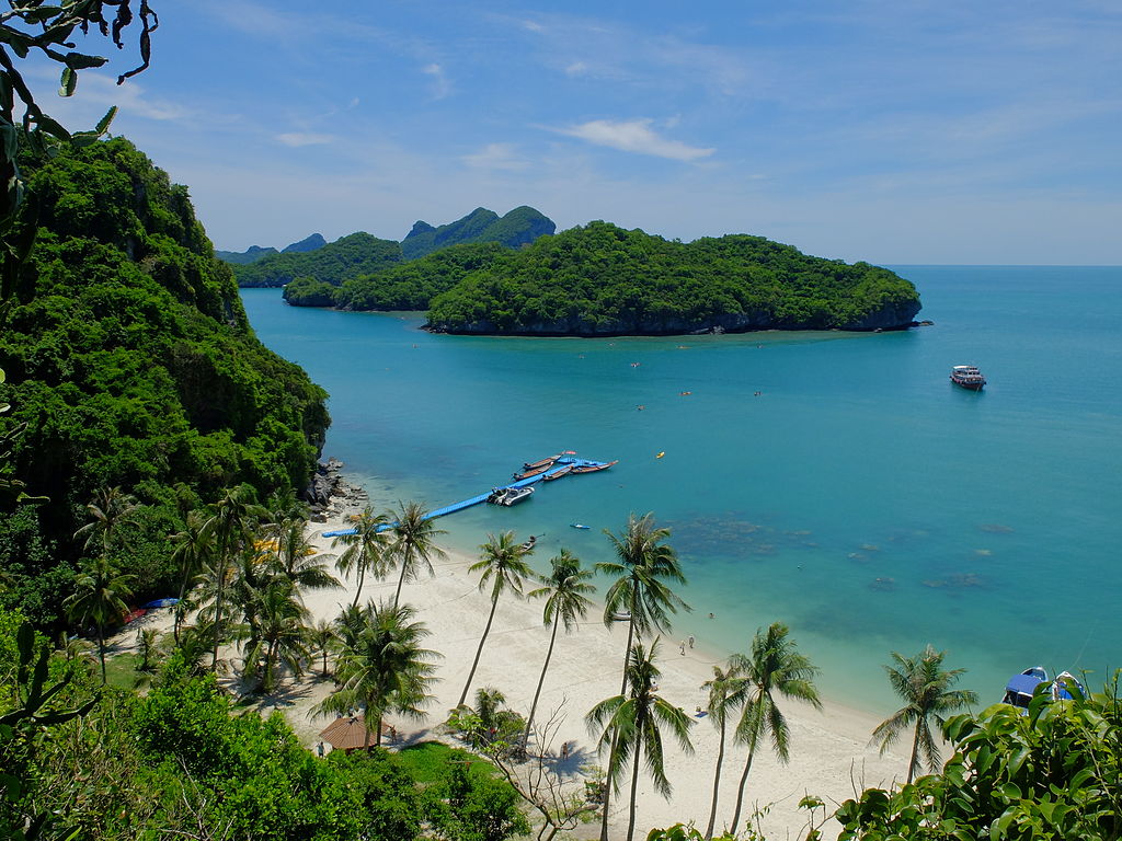 Snorkeling and diving in Ang Thong Marine Park is among the best Adventures in Thailand ... photo by CC user GiggleAun on wikimedia commons